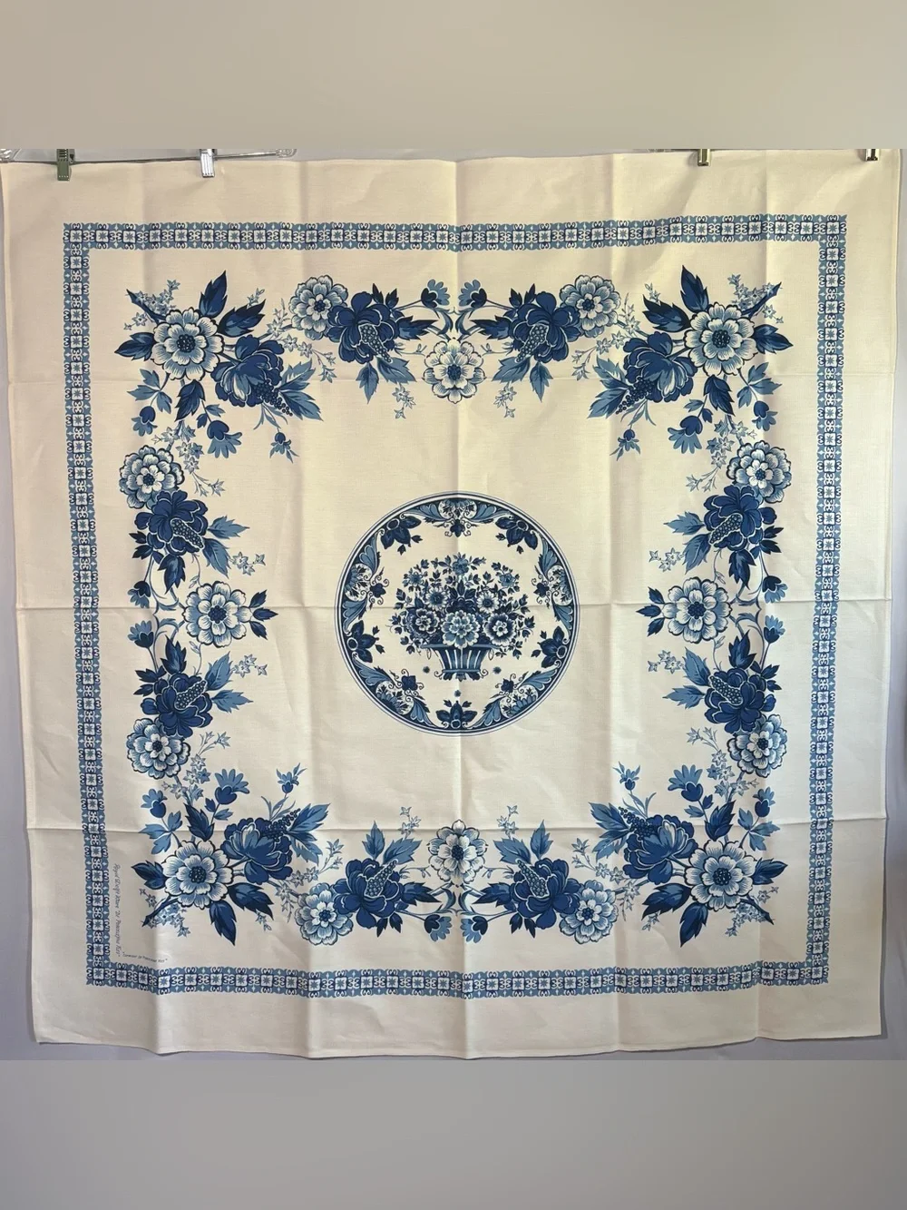 DELFT WARE TOILE TABLE CLOTH